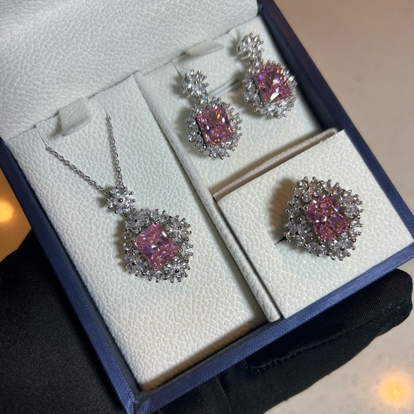 Sparkling Jewelry Set with box and Paper Bag - Picture 3 of 15